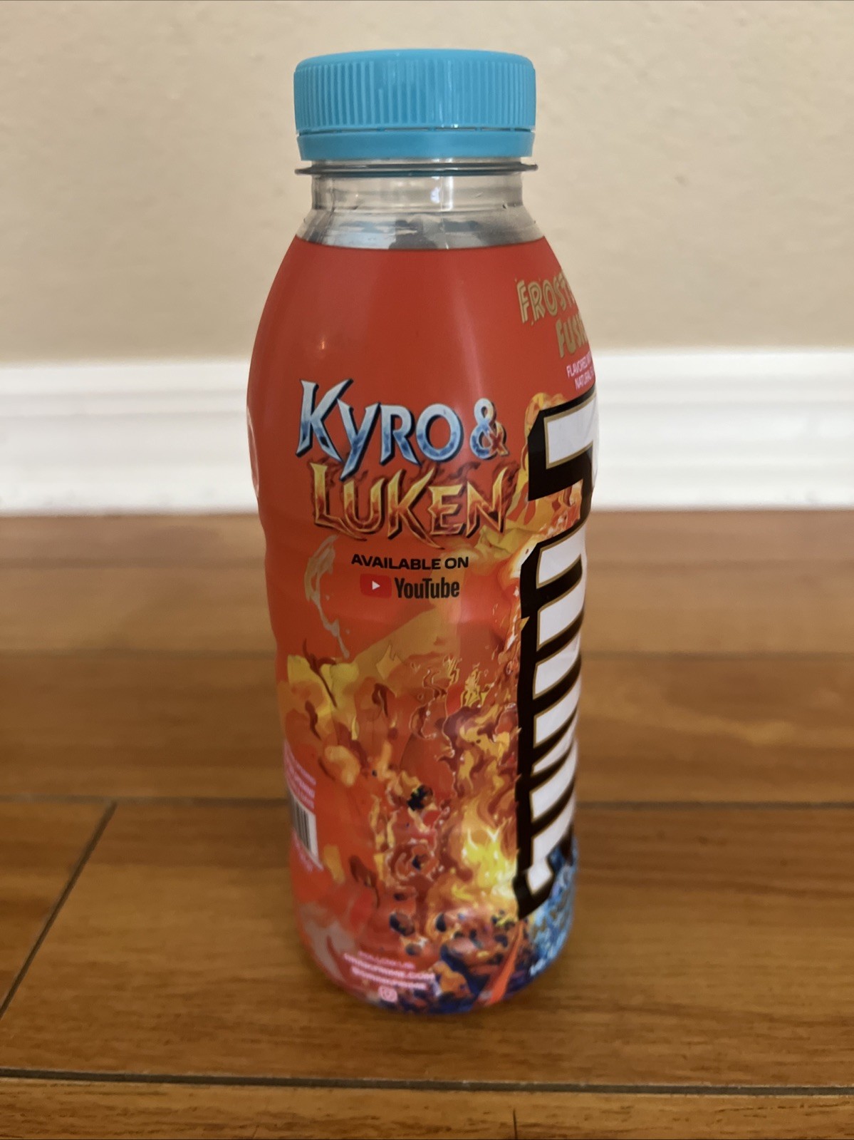 LIMITED EDITION FROSTBITE FUSION KYRO & LUKEN CHARACTER PRIME HYDRATION BOTTLE
