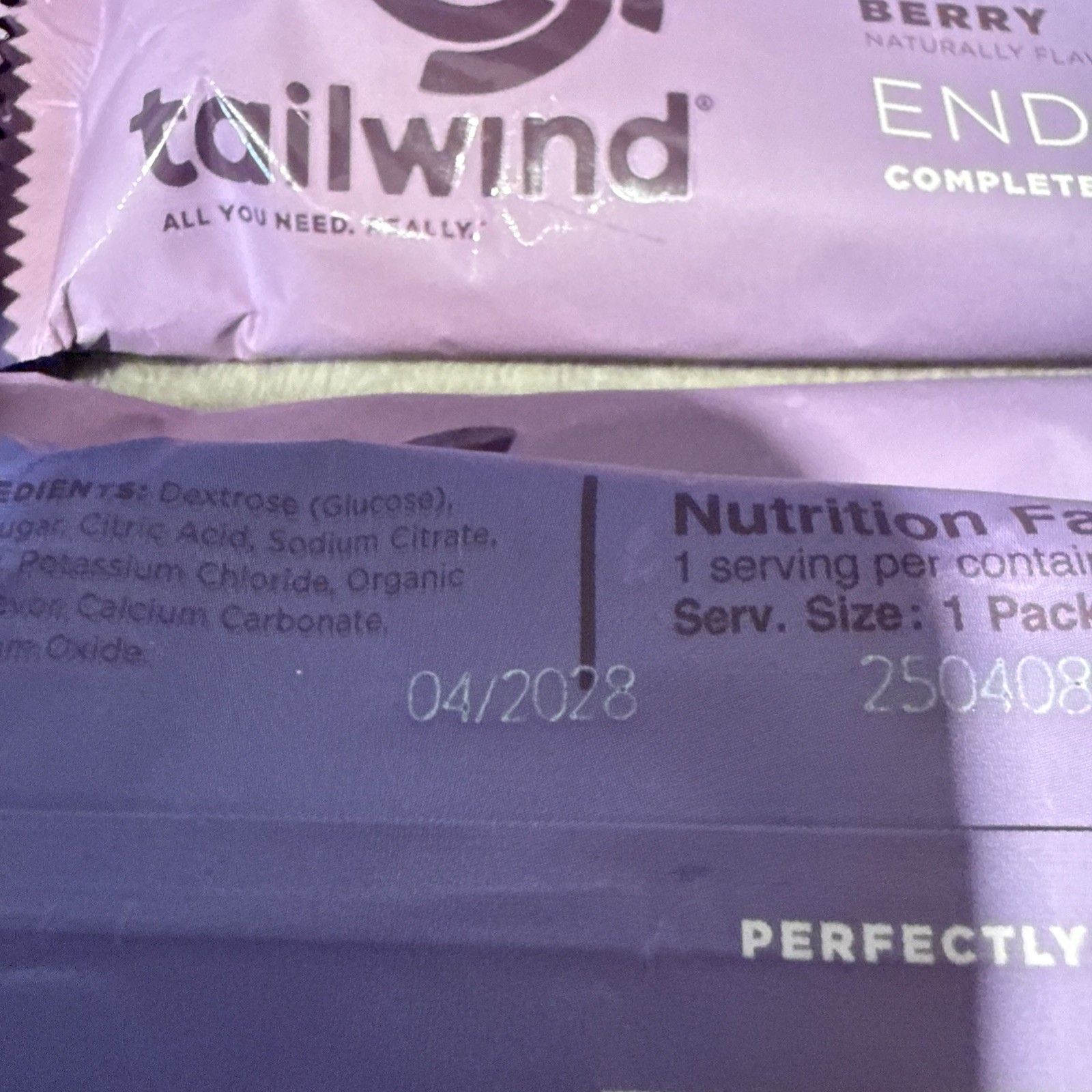 Tailwind Endurance Fuel Berry ~ 12 Pack ~ Pour, Shake, Go 2oz Packs ~ BB 04/2028