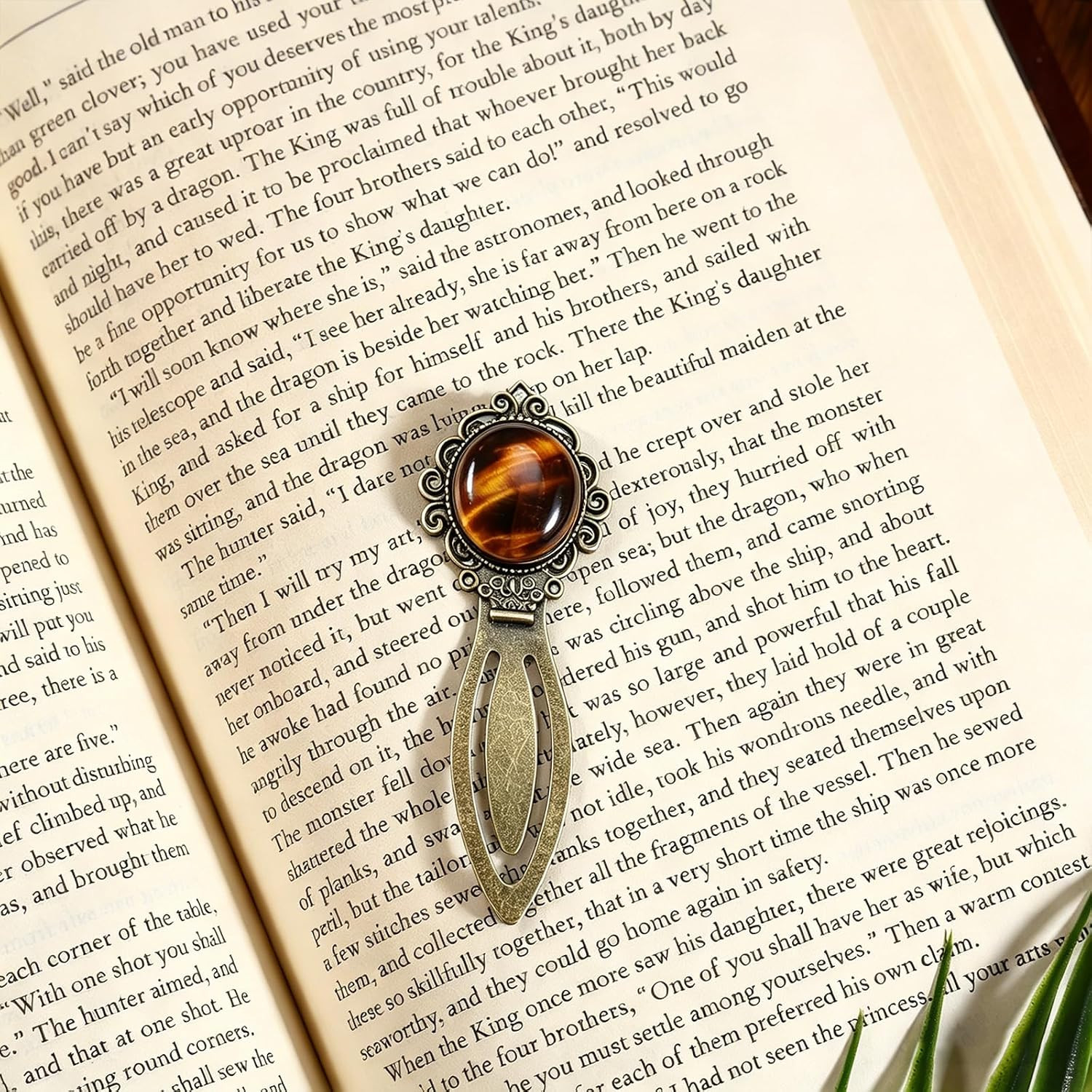 2Pcs Vintage Natural Stone Protein &Tiger Eye Bookmark with Natural Crystal Ston
