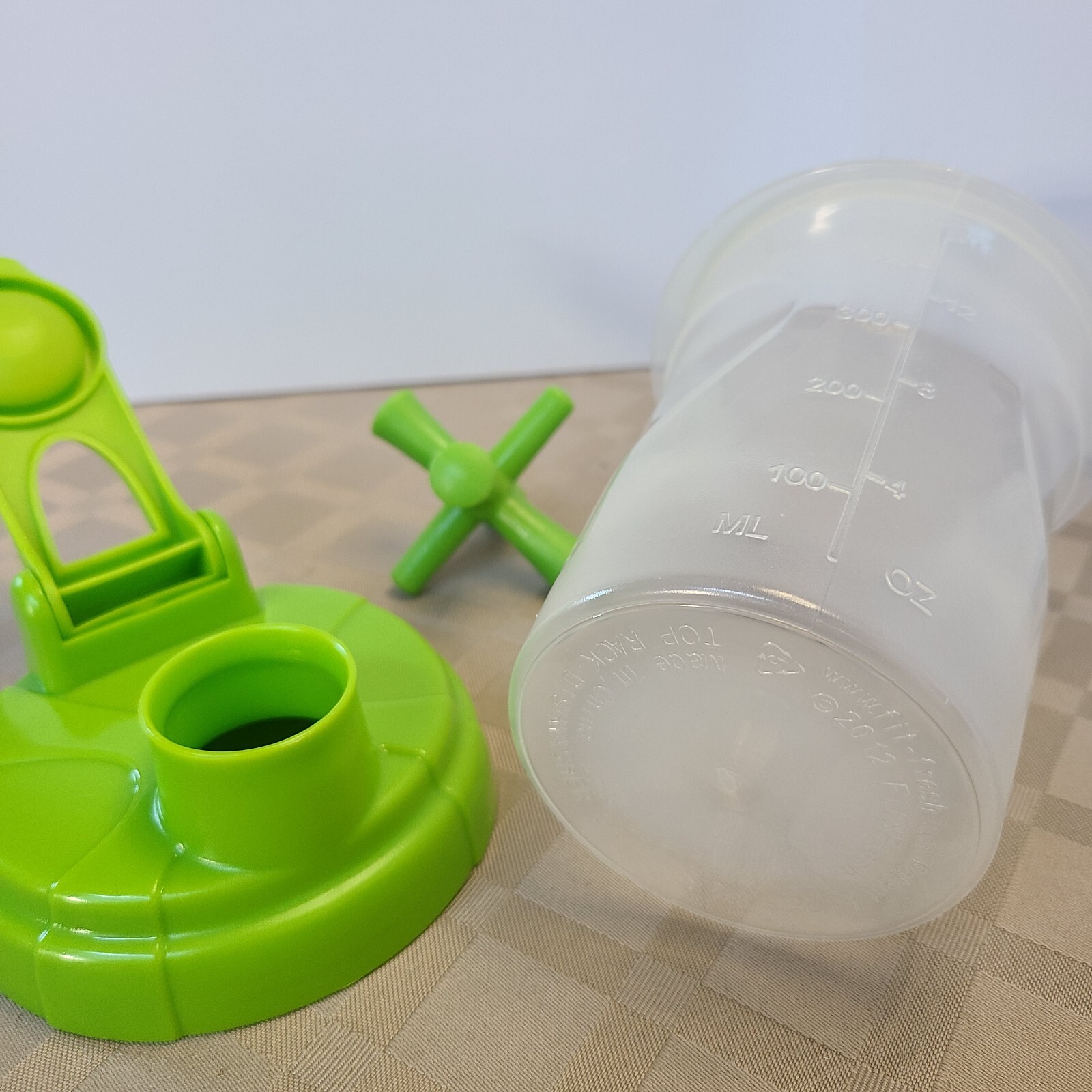 Jaxx 16oz Shaker Cup Green Protein Shake Powder Bottle Mixer W/Flip Lid Cap 2012
