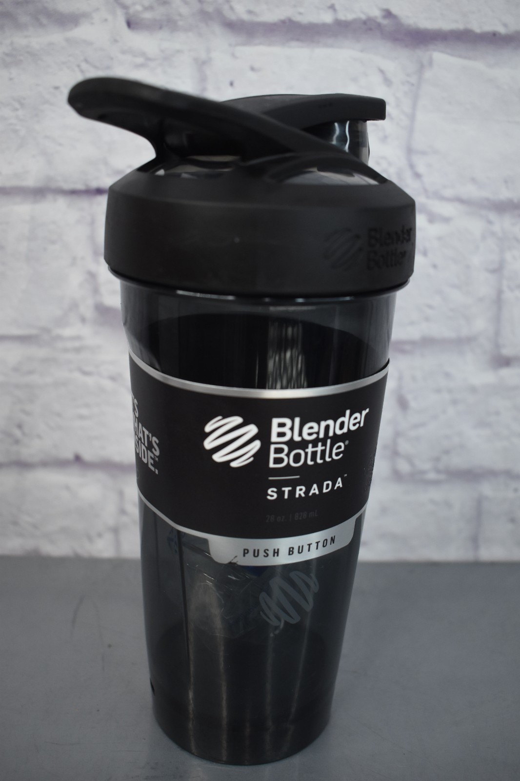 Blender Bottle 28 oz. Strada Black Shaker Bottle w/ Loop Top, Push Button NEW