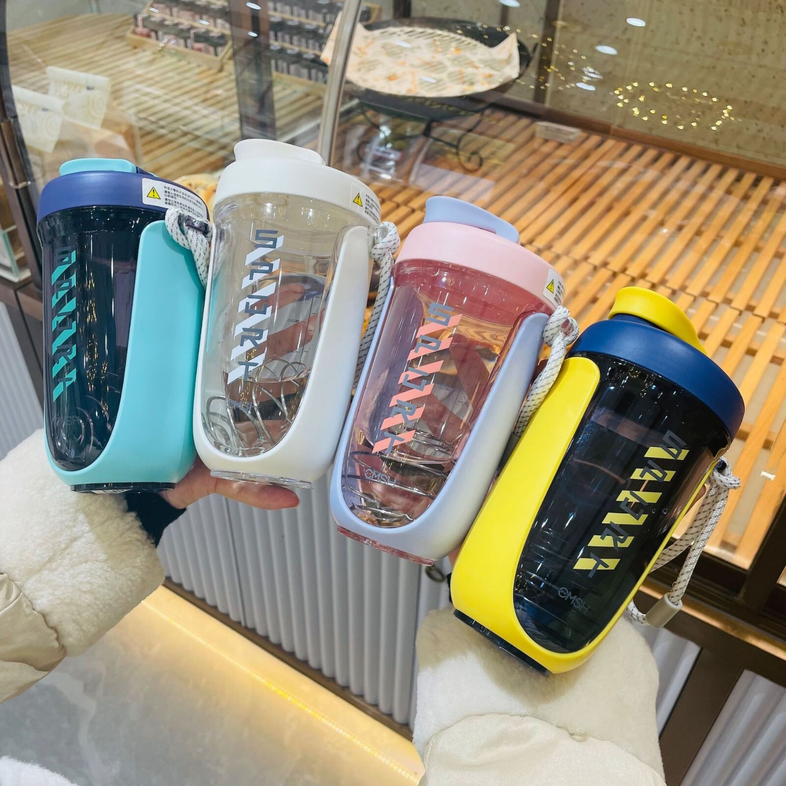 new 590ml gym Shaker Sports Water Bottle Cup Protein Mixer Stirring Ball Fitness