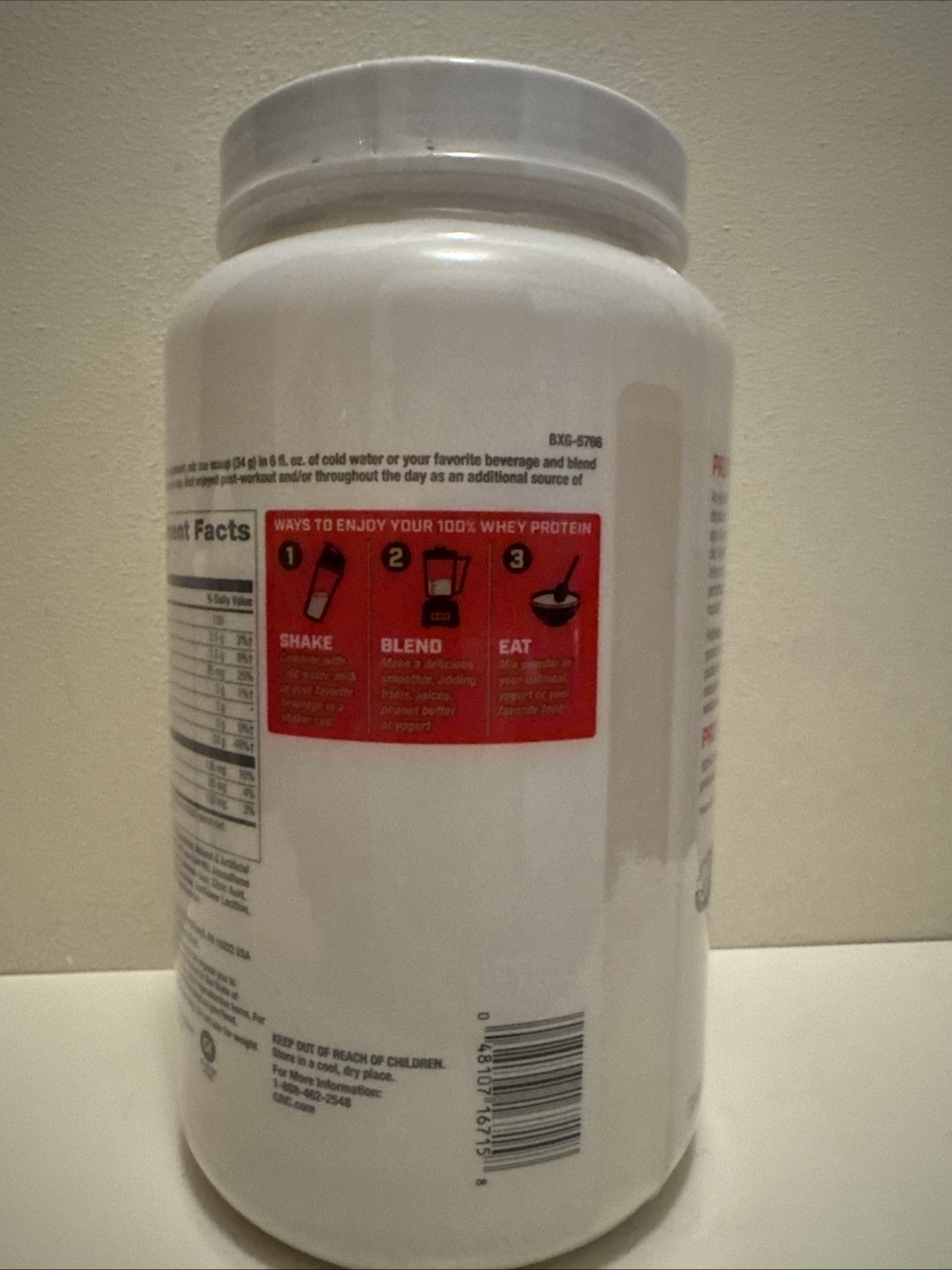 GNC Pro Performance 100% Whey Protein Powder Creamy Strawberry 25 Servings Read!