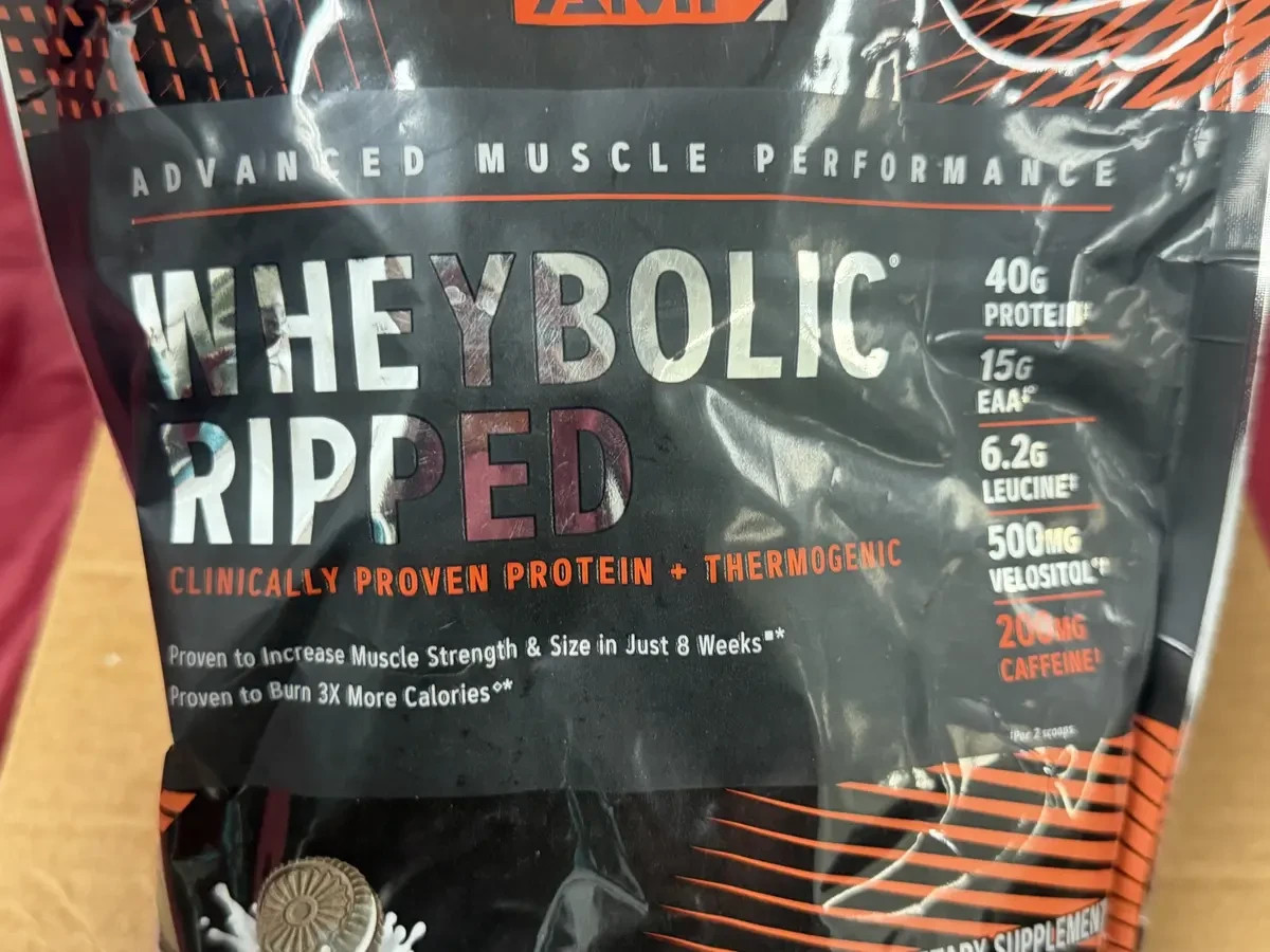 GNC AMP Wheybolic Ripped Whey Protein Powder Cookies & Cream 16.7 oz 1lb
