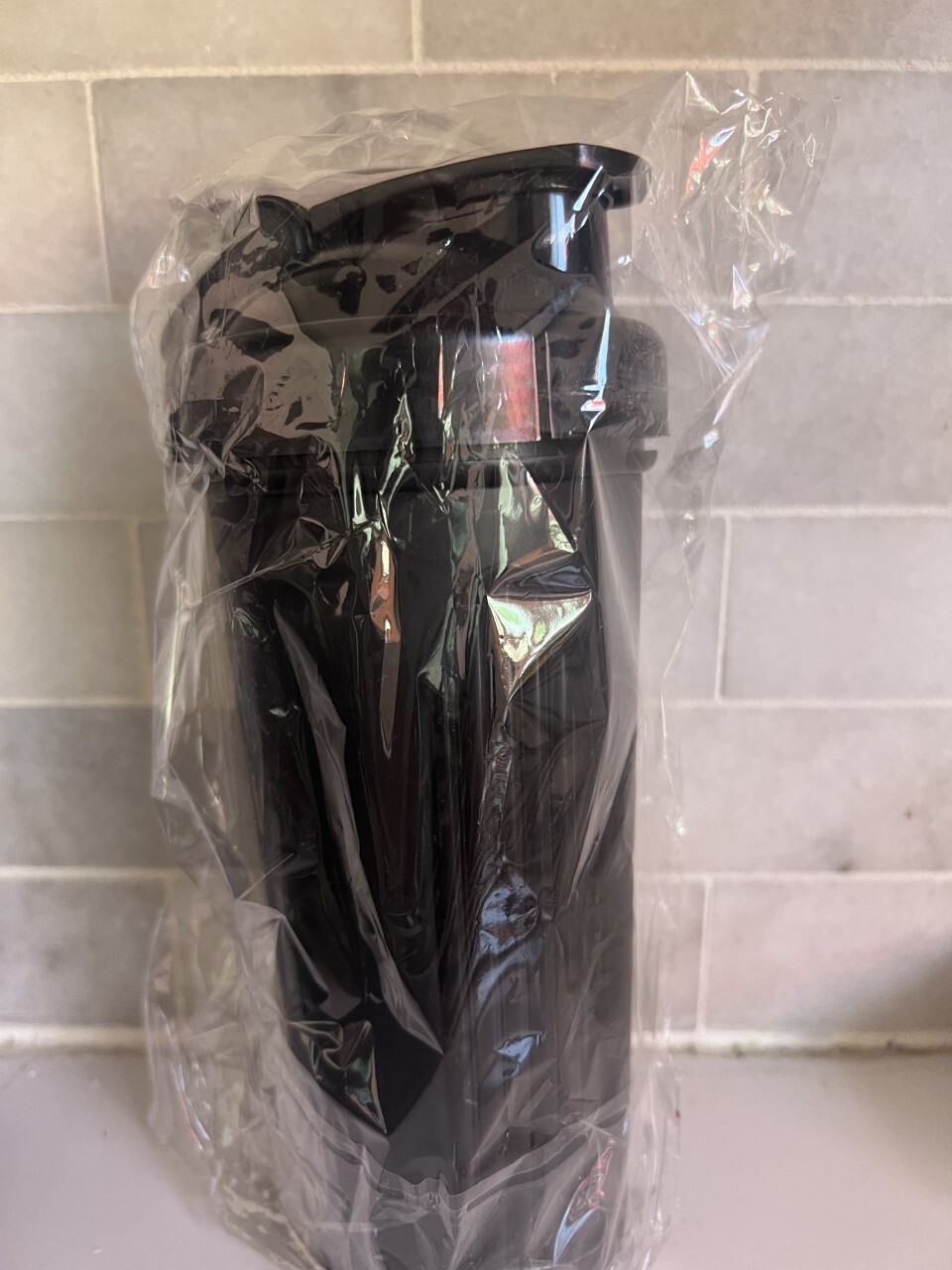 20 oz blender shaker bottle with classic loop top and whisk ball for protein