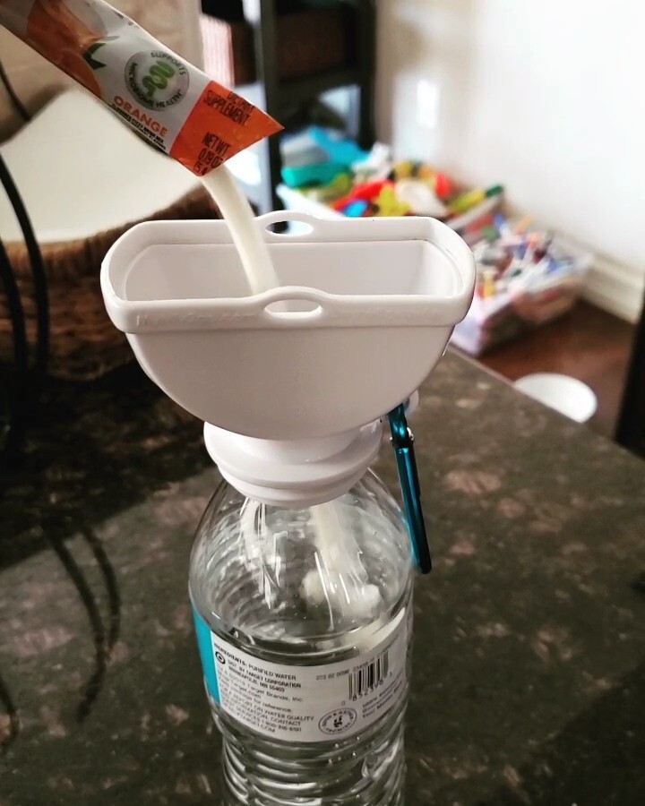 Portable Protein Powder Supplement Storage Funnel Container 120CC White/Blue