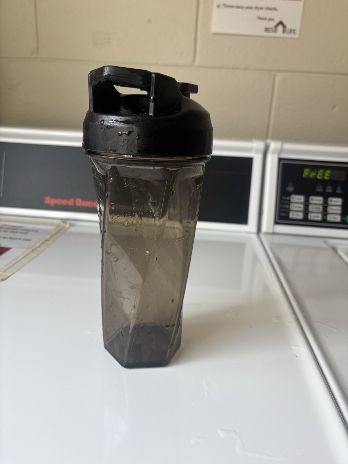 Blender Bottle Pro Series 28 oz. Shaker Mixer Cup with Loop Top Pre owned