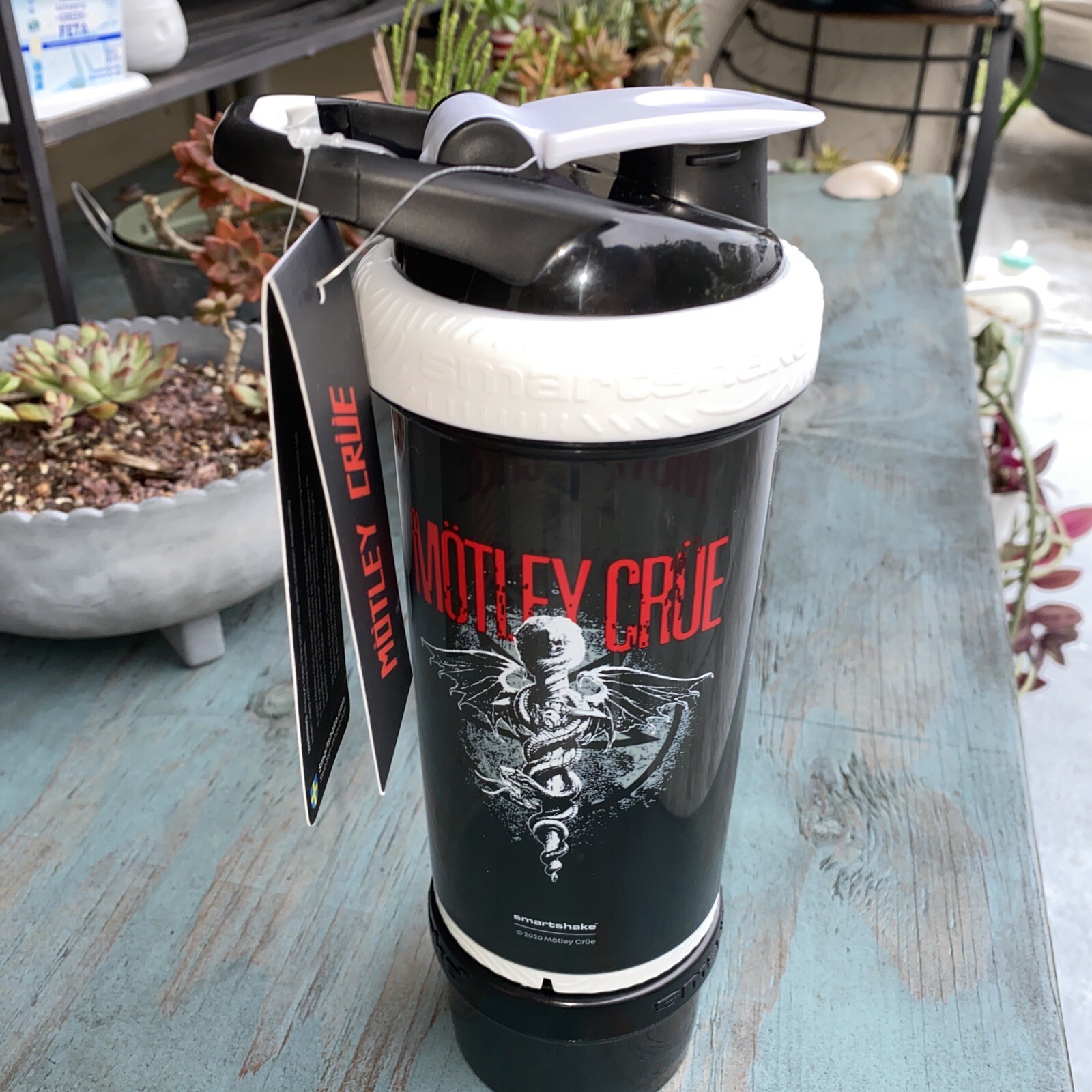 Smartshake Revive Motley Crue Shaker Bottle 750ml