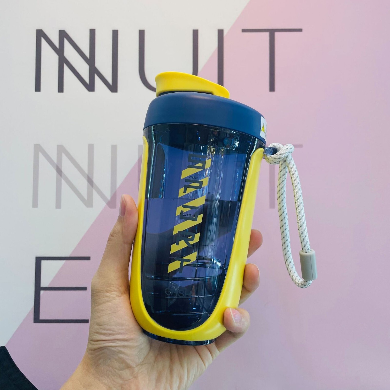 new 590ml gym Shaker Sports Water Bottle Cup Protein Mixer Stirring Ball Fitness
