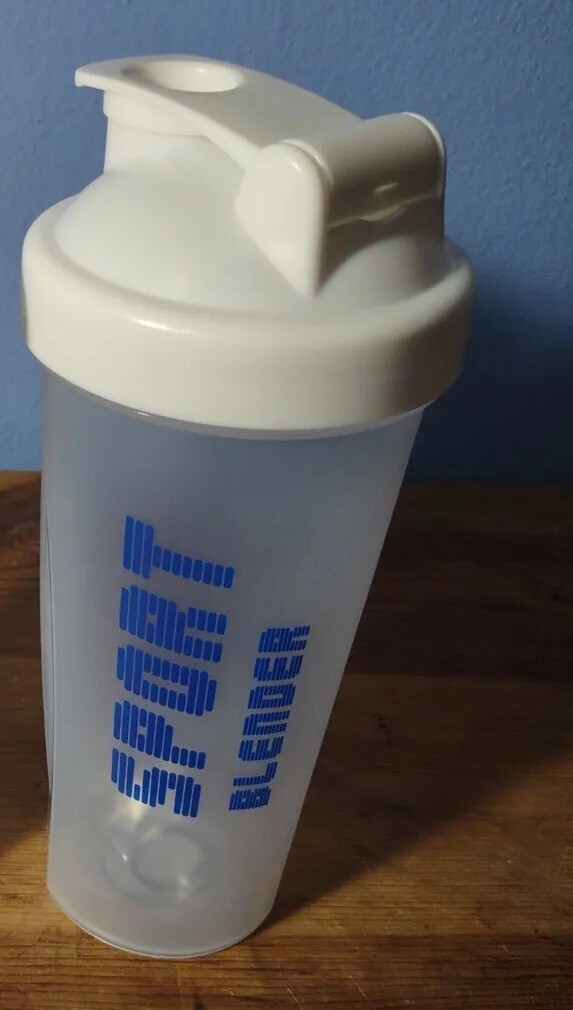 20oz Blender Sport Bottle Protein Shaker W/ Whisk Ball White Never Used