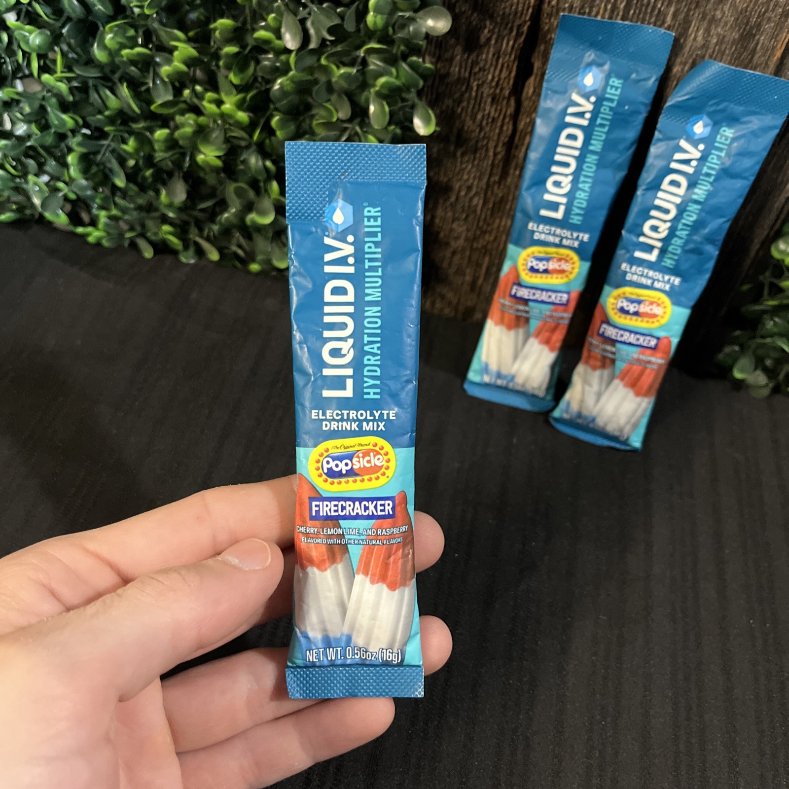 Liquid I.V. Hydration Multiplier Electrolyte Drink Mix Popsicle Firecracker 0.56