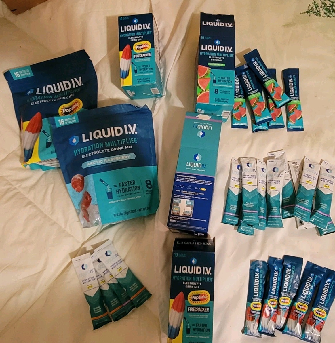 Liquid IV Hydration Multipl Electrolyte Mix ! 66 Packets. Add 16 Oz Water Each