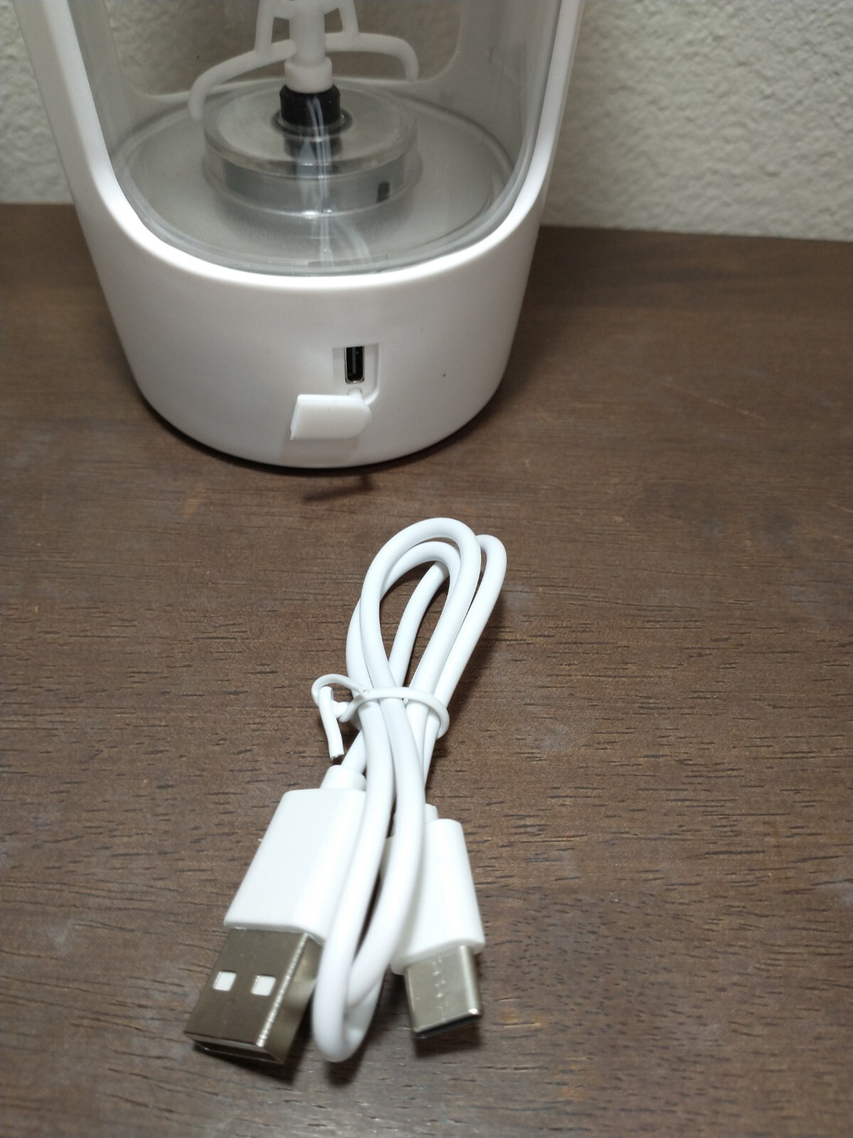 Automatic Mixing Cup, Sport Water Bottle USB Rechargeable, 650 ml White Color