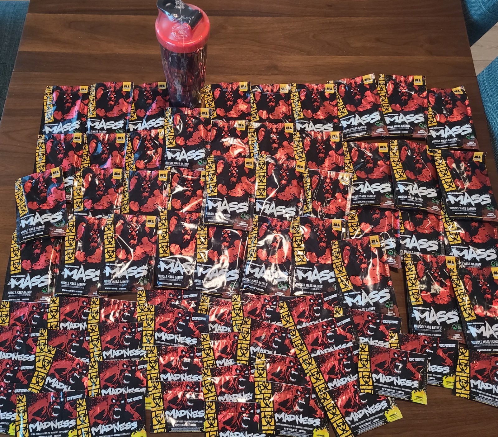 Mutant Mass Extreme Gainer – Protein + Madness pre workout packs + Shaker