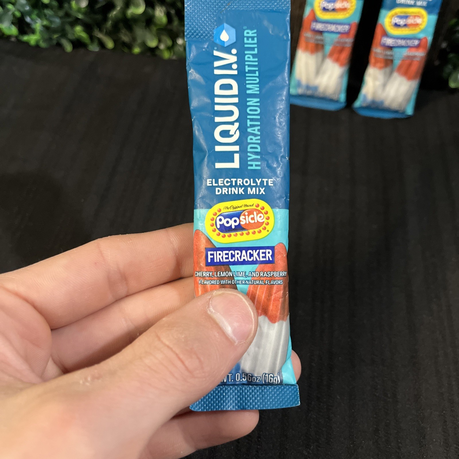 Liquid I.V. Hydration Multiplier Electrolyte Drink Mix Popsicle Firecracker 0.56