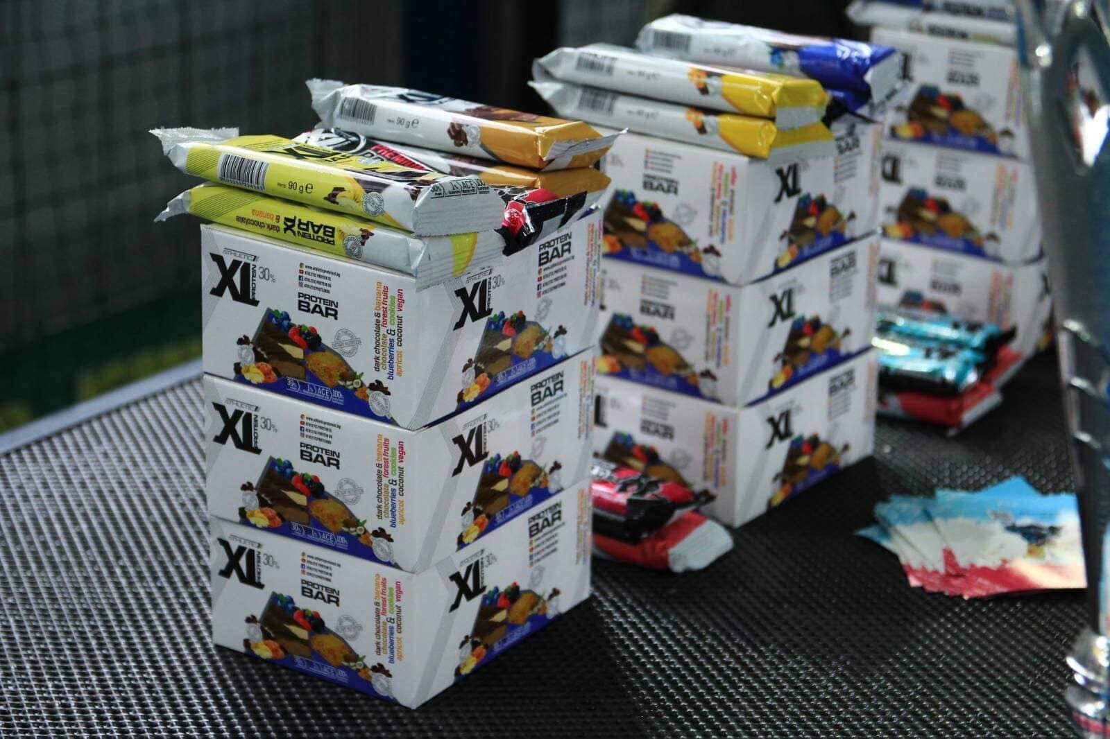 ATHLETIC XL PROTEIN BAR 90g – Box of 8 Bars Chocolate with Berries