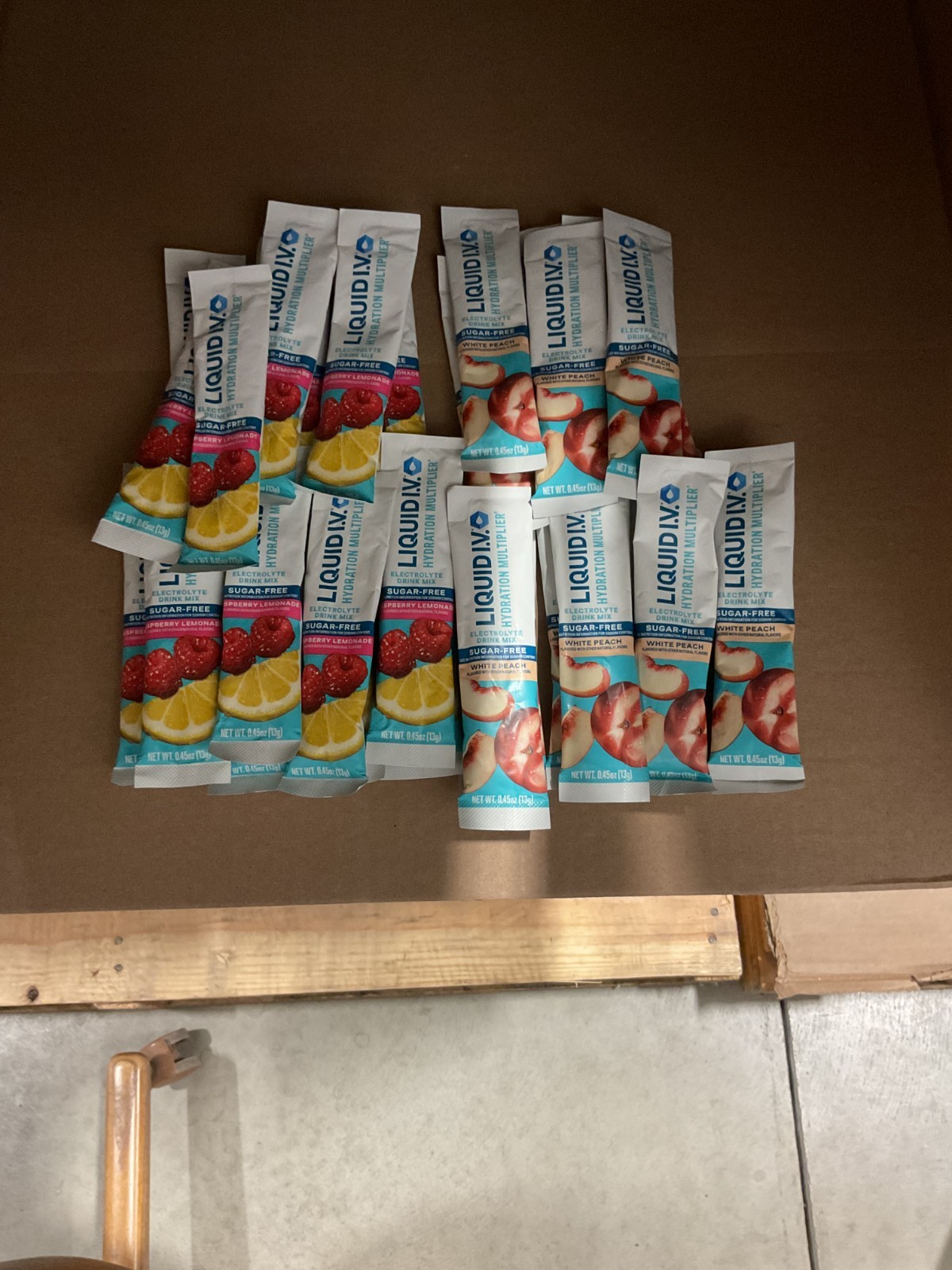 Liquid I.V. Hydration White Peach and Raspberry Lemonade 29 sticks EXP 02/22/28