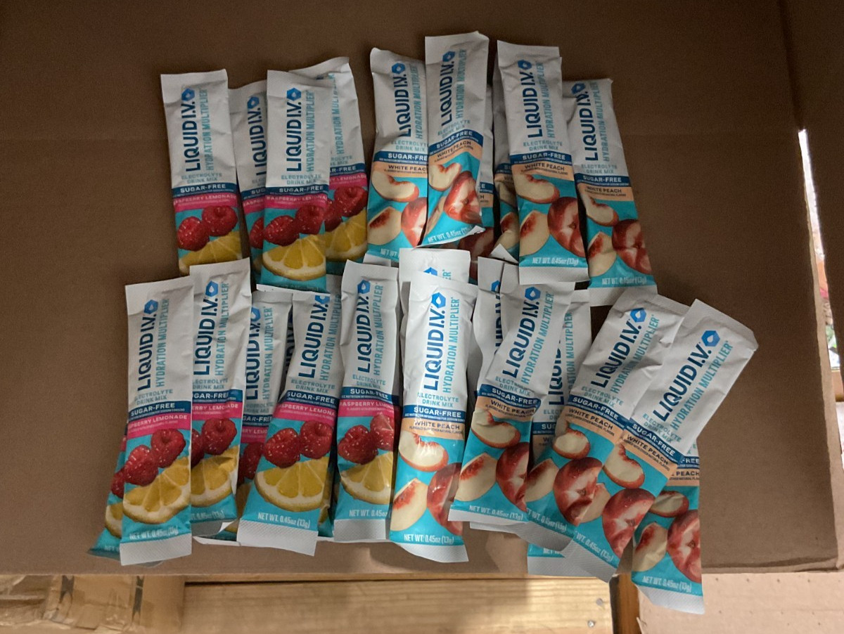 Liquid I.V. Hydration White Peach and Raspberry Lemonade 26 sticks EXP 01/23/28