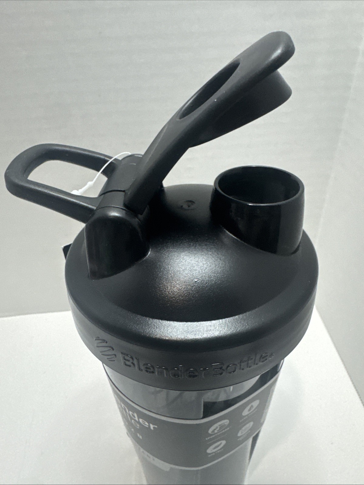 NEW Blender Bottle 28 oz. Pro Series Shaker Bottle with Loop Top NWT